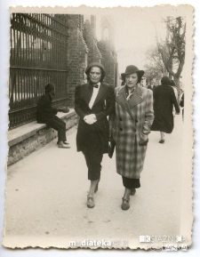Zofia Arciszewska na spacerze z koleżanką, Białystok, 17.09.1937. Fot. Zakład Fotograficzny "Foto-Film"