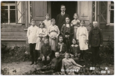 Nauczyciel z uczniami szkoły podstawowej, Goniądz, 30.06.1918