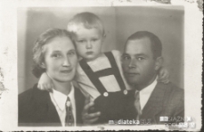 Portret Anieli i Leopolda Dzienis z synem Jerzym, Grodno, lata 40. XX w.