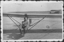 Jerzy Dzienis w szybowcu ABC, Lotnisko Krywlany, Białystok, ok. 1957 r.