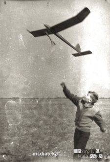 Michał Ignaciuk podczas zawodów Ligi Obrony Kraju, Lotnisko Krywlany, Białystok, lata 60. XX w.