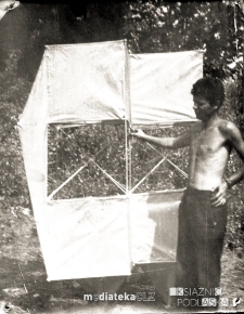 Portret Michała Ignaciuka z latawcem, lata 60. XX w.