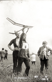 Zawody modelarskie Spółdzielczości Mieszkaniowej, Lotnisko Krywlany, Białystok, lata 70. XX w.