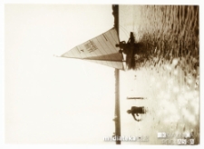 Zbigniew Kamionowski żagluje z rodziną w łódce Oaza AA-044 Rajgrodzkie, 1969-75 r.