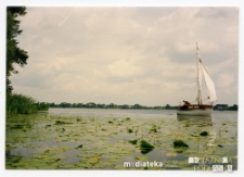 Jacht Okaz A-111, typ Karaś 450 na jeziorze Rajgrodzkim, sierpień 1988 r.