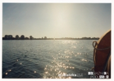 Jacht Okaz A-111, typ Karaś 450 na jeziorze Rajgrodzkim, sierpień 1988 r.