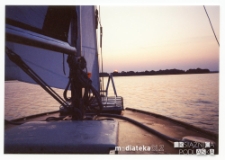Jacht Okaz A-111, typ Karaś 450 na jeziorze Rajgrodzkim, sierpień 1988 r.