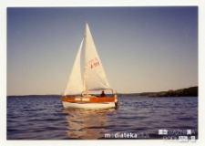 Jacht Okaz A-111, typ Karaś 450 na jeziorze Gołdapiwo, 12.07.1994 r.