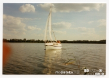 Jacht Okaz A-111, typ Karaś 450 na jeziorze Rajgrodzkim, 27.07.1995