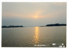 Zachód słońca nad jeziorem