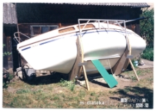 Jacht Okaz A-111, typ Karaś 450 w ogródku, Bojary, Białystok, 1987-2006 r.