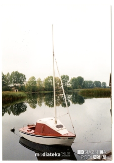 Żaglówka Amigo A-222, typ Pasja 383 w ogrodzie, Rajgród, 1992-2015 r.