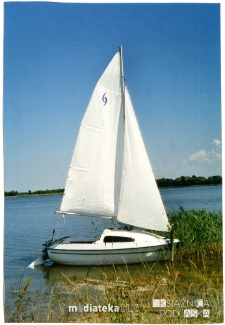 Łódka Fuks Atopas, typ Bez-2 nad brzegiem jeziora Rajgrodzkiego, 2008-2013 r.