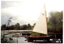 Łódka Zjawa nad brzegiem jeziora Rajgrodzkiego, Rajgród, 2006-2014 r.