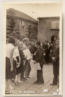 Uroczystość z okazji zakończenia roku szkolnego 1985/1986 - wręczenie świadectw, Białystok, Technikum Kolejowe w Starosielcach