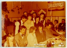 Grupa znajomych podczas balu, Białystok, Technikum Kolejowe w Starosielcach