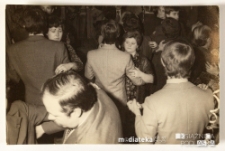 Tańczące pary na balu, Białystok, Technikum Kolejowe w Starosielcach