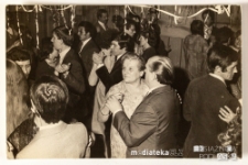 Pary tańczące na balu, Białystok, Technikum Kolejowe w Starosielcach