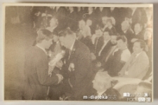 Uroczystość z okazji Dnia Nauczyciela - życzenia i wręczenie kwiatów, Białystok, Technikum Kolejowe w Starosielcach, 1986 r.