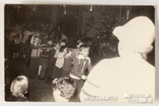 Zabawa choinkowa małych dzieci, Białystok, Technikum Kolejowe w Starosielcach