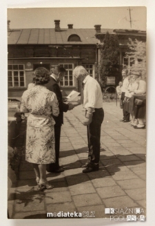 Uroczystość z okazji zakończenia roku szkolnego 1981/1982 - wręczenie świadectw, Białystok, Technikum Kolejowe w Starosielcach