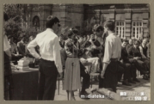 Uroczystości szkolne, Białystok, Technikum Kolejowe w Starosielcach, czerwiec 1983 r.