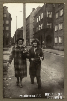Dwie kobiety na spacerze