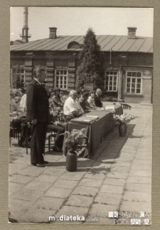 Uroczystość pożegnania maturzystów, Białystok, Technikum Kolejowe w Starosielcach, 1982 r.