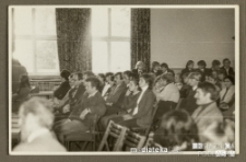 Goście i uczniowie zgromadzeni podczas szkolnej uroczystości, Białystok, Technikum Kolejowe w Starosielcach