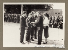 Uroczystość z okazji zakończenia roku szkolnego 1988/1989 - wręczenie świadectw, Białystok, Technikum Kolejowe w Starosielcach