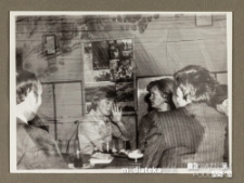 Ludzie jedzący obiad w przerwie zebrania