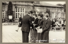Uroczystość z okazji zakończenia roku szkolnego, Białystok, Technikum Kolejowe w Starosielcach, czerwiec 1980 r.