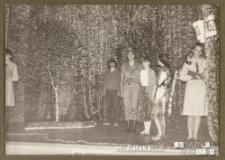 Przedstawienie na uroczystości z okazji Dnia Zwycięstwa, Białystok, Technikum Kolejowe w Starosielcach, 10 maja 1985 r.