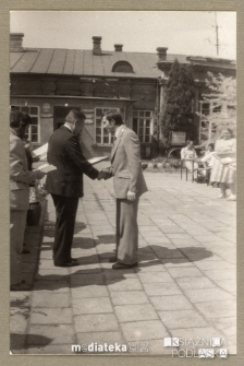 Uroczystość szkolna, Białystok, Technikum Kolejowe w Starosielcach, 1985 r.