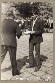 Uroczystość z okazji zakończenia roku szkolnego, Białystok, Technikum Kolejowe w Starosielcach, czerwiec 1983 r.