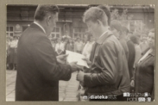 Uroczystość z okazji zakończenia roku szkolnego, Białystok, Technikum Kolejowe w Starosielcach, czerwiec 1981 r.