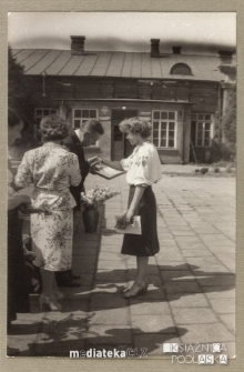 Uroczyste pożegnanie klas IV, Białystok, Technikum Kolejowe w Starosielcach, 1982 r.