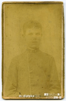 Portret chłopaka wykonany w atelier fotograficznym, XIX w.