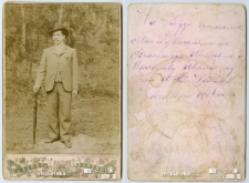 Portret młodego mężczyzny wykonany w atelier fotograficznym, XIX w.