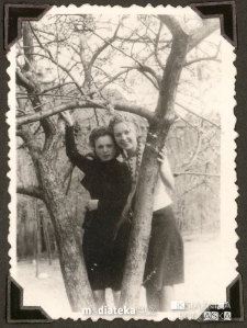 Tatiana Czerewacz z koleżanką, Białystok - lata 30., 40. XX w.