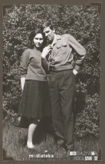 Iza Jasińska z kolegą, ul. Koszykowa 20, Białystok - lata 70. XX w.