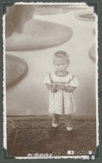 Portret dziecięcy Joanny Czerewacz, Białystok - lata 40. XX w. Fot. Zakład Fotograficzny Roma