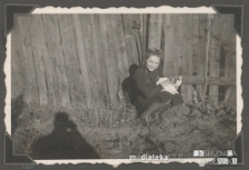 Portret Tatiany Czerewacz z kotem, ul. Koszykowa 25, Białystok - 1939-1944 r.