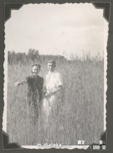 Portret Tatiany Jasińskiej i Jana Radomskiego na polu, Pieczurki lub Jaroszówka, 1943 r.