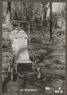 Portret dziecka z wózkiem, Białystok - lata 60. XX w.
