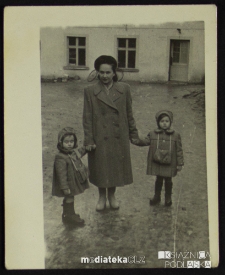 Tatiana Jasińska z córkami, lata 50. XX w.