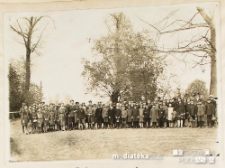 Harcerze Związku Harcerstwa Polskiego w Białej Podlaskiej podczas wycieczki do Janowa Podlaskiego, 17.05.1928
