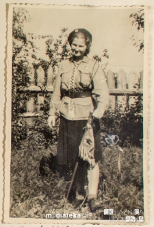 Portret Haliny Jasińskiej, drużynowej Związku Harcerstwa Polskiego "Dzieci słońca" im. Narcyzy Żmichowskiej, Biała Podlaska, lata 40. XX w.