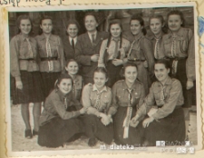 Rada drużyny Związku Harcerstwa Polskiego "Dzieci słońca" im. Narcyzy Żmichowskiej w czasie wizytacji komendanta chorągwi, Biała Podlaska, 23.01.1949