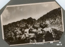 Obóz szkoleniowy instruktorów harcerstwa w Karkonoszach. Wycieczka w góry, 1959 r.